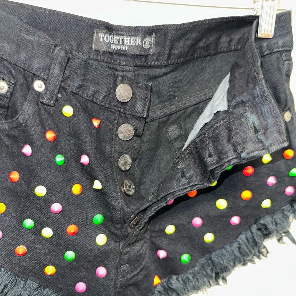 Together Apparel Women’s Studded Denim Shorts Size S Black Multi-color rave - Picture 5 of 10